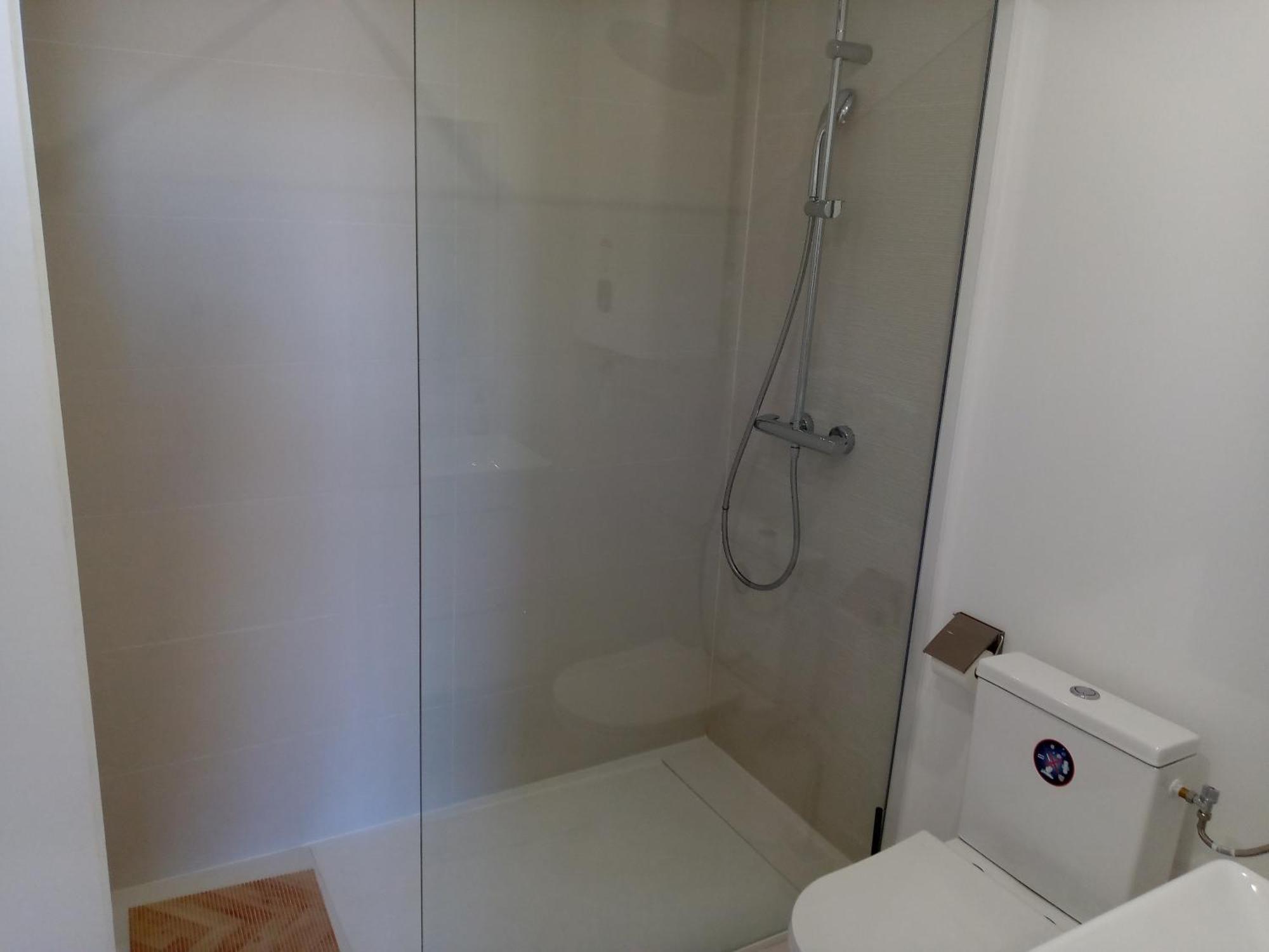 Quartier Le Plus Anime De Marseille "La Plaine Cours Julien "Chambre Avec Salle De Bain Wc Privee Integrees "Dans Appartement Ruang foto
